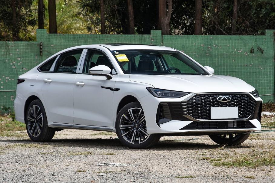 Ожидаемый в России седан Chery Arrizo 8 Pro: «живые» фото и цены