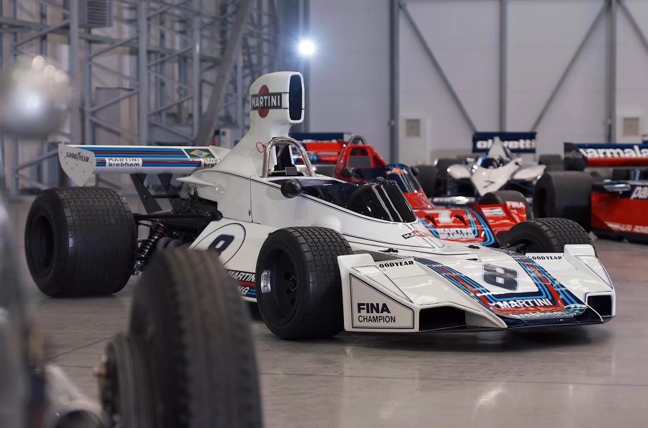 Brabham BT44B очень запоминается боковыми понтонами треугольной формы