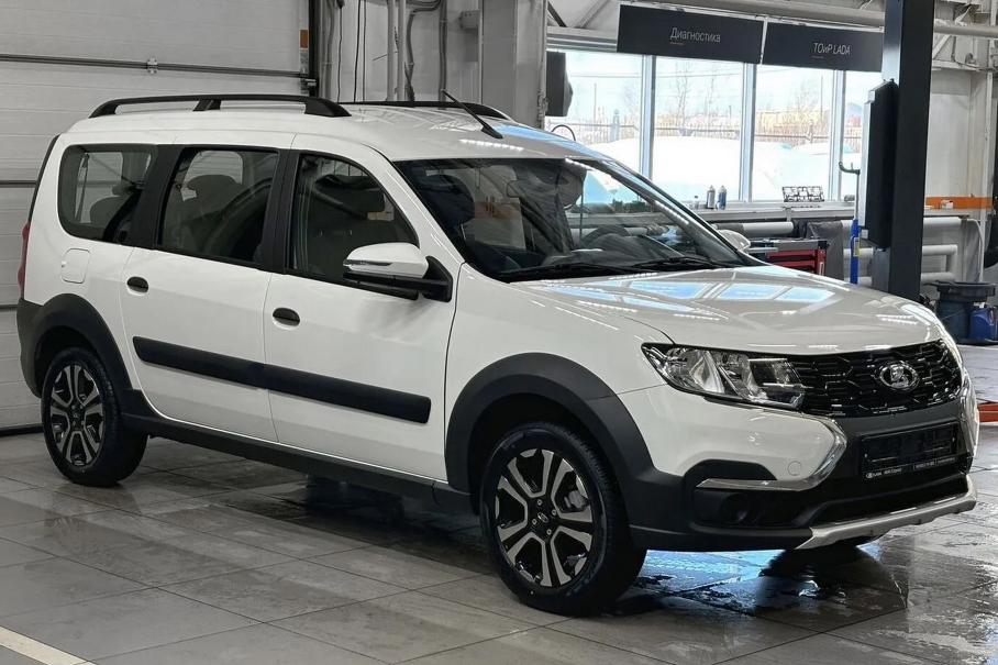 АвтоВАЗ добавил Lada Largus Cross новую версию и снизил цену на 10%