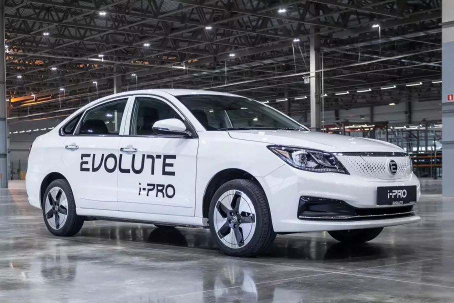 Какие новые автомобили подешевели в России в марте: список