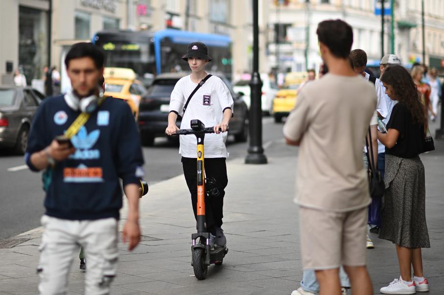 На электросамокатах запретят ездить по тротуарам