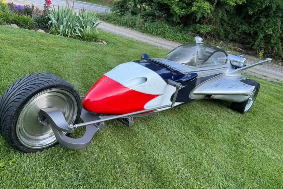 Посмотрите на автомобиль с кузовом от самолета, на котором можно легально ездить по дорогам