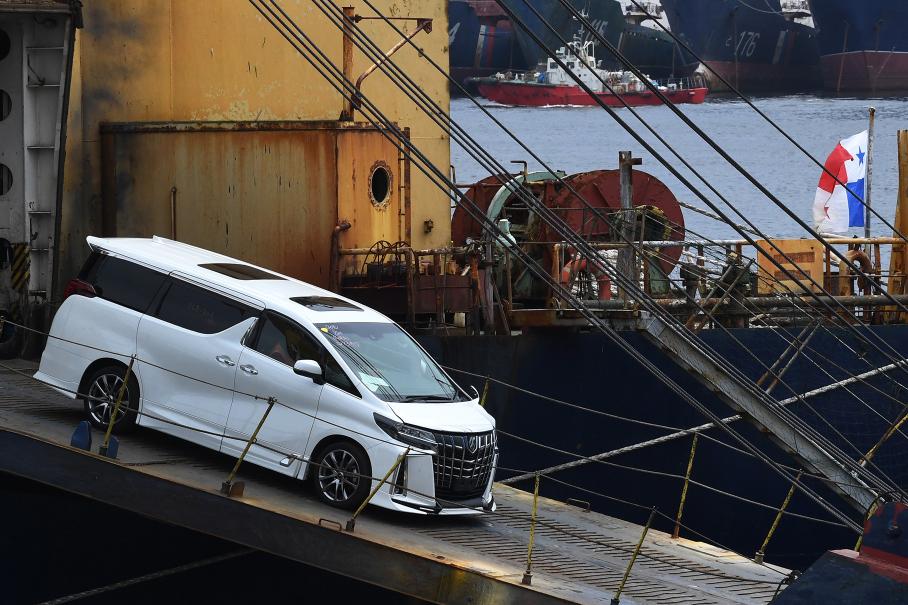 Япония сократила поставки автомобилей в Россию