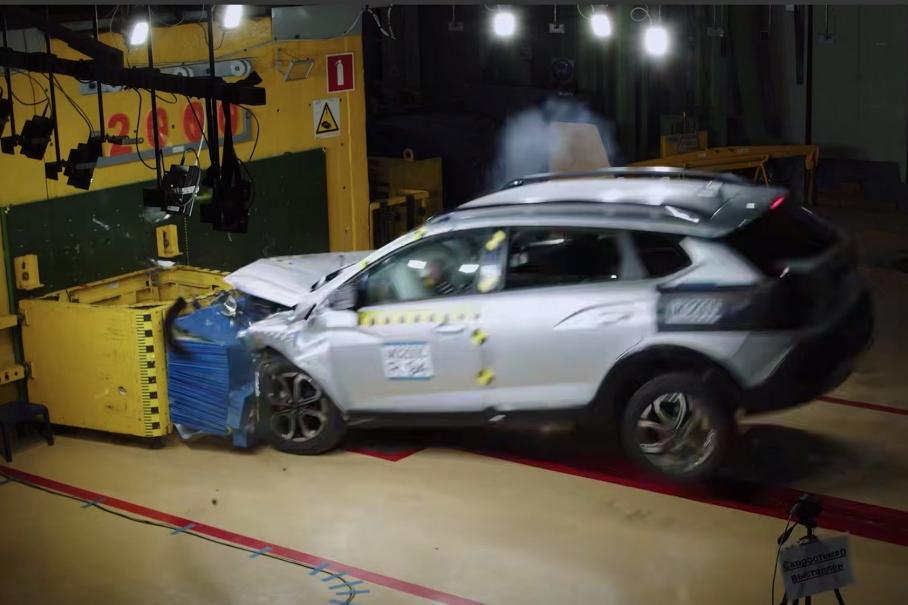 АвтоВАЗ показал видео краш-тестов семейства Lada Iskra