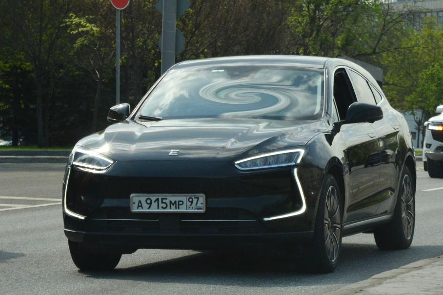 Российские власти закупили модный 585-сильный кроссовер