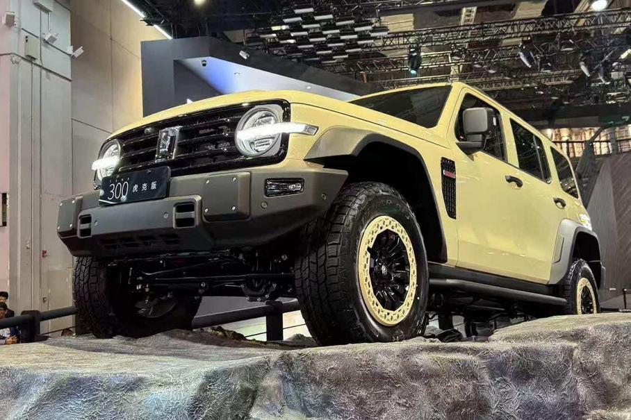 Представлен очень внедорожный Tank 300 с новым шасси и мотором V6