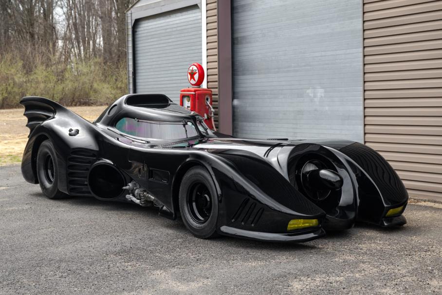 Настоящий «Бэтмобиль» пустят с молотка за четверть миллиона долларов