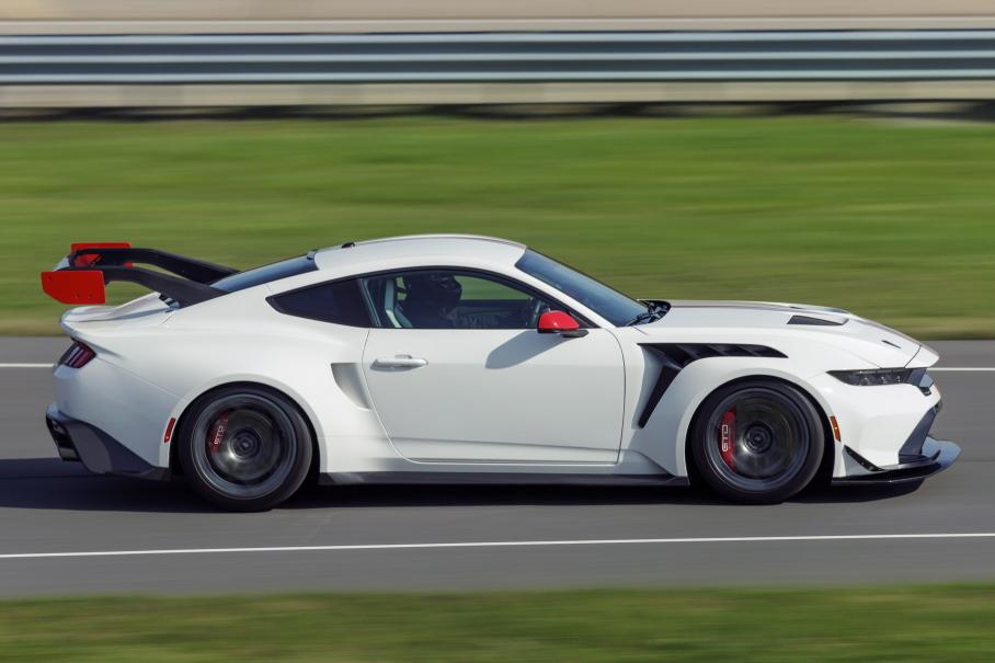 Ford похвастался новым рекордом Нюрбургринга с суперкаром Mustang