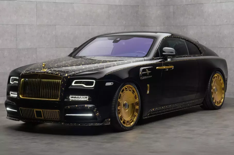 Посмотрите на Rolls-Royce Wraith с отделкой из чистого золота