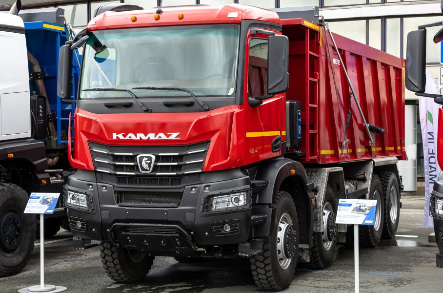 Новый самосвал КамАЗ-65951 поколения К5 с колёсной формулой 8х4
