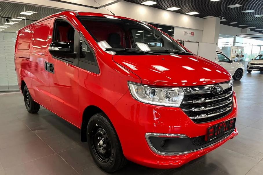 У российских дилеров появились фургоны Sollers за 2 млн рублей