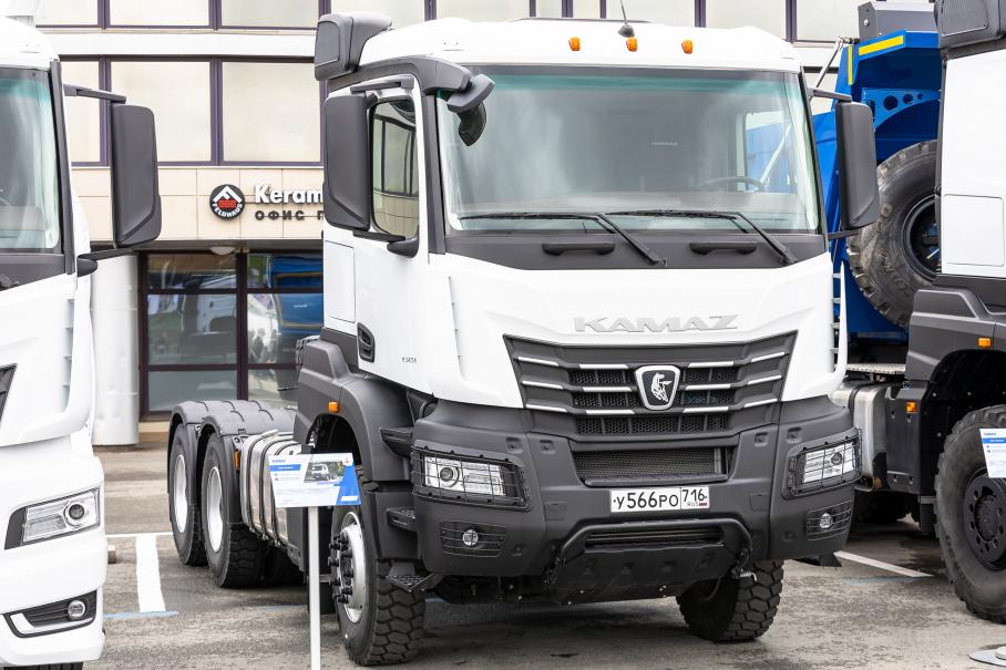 Новый тягач КамАЗ-65956 с колёсной формулой 6х4