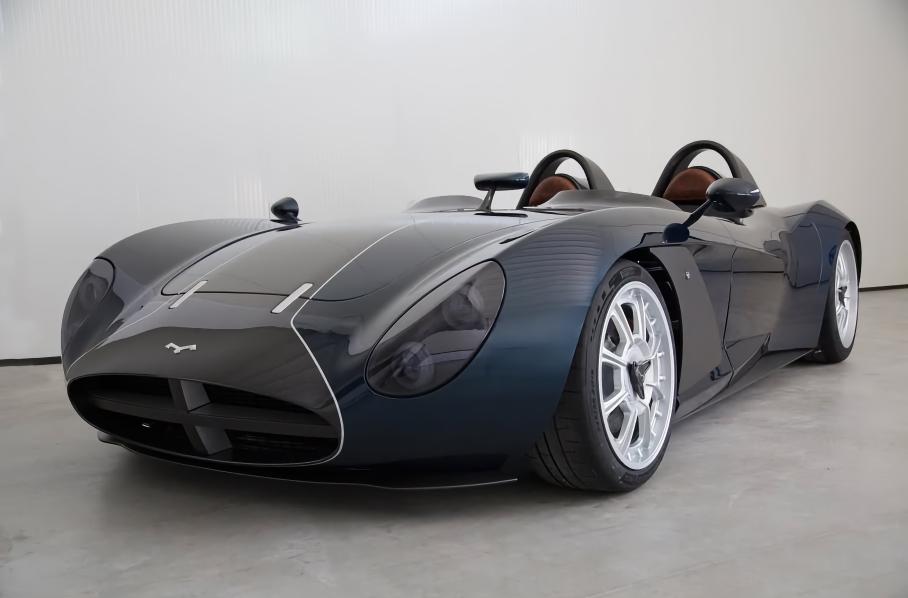 Фирма Automobili Mignatta представила аналоговый спидстер Rina с мотором от Ford Mustang