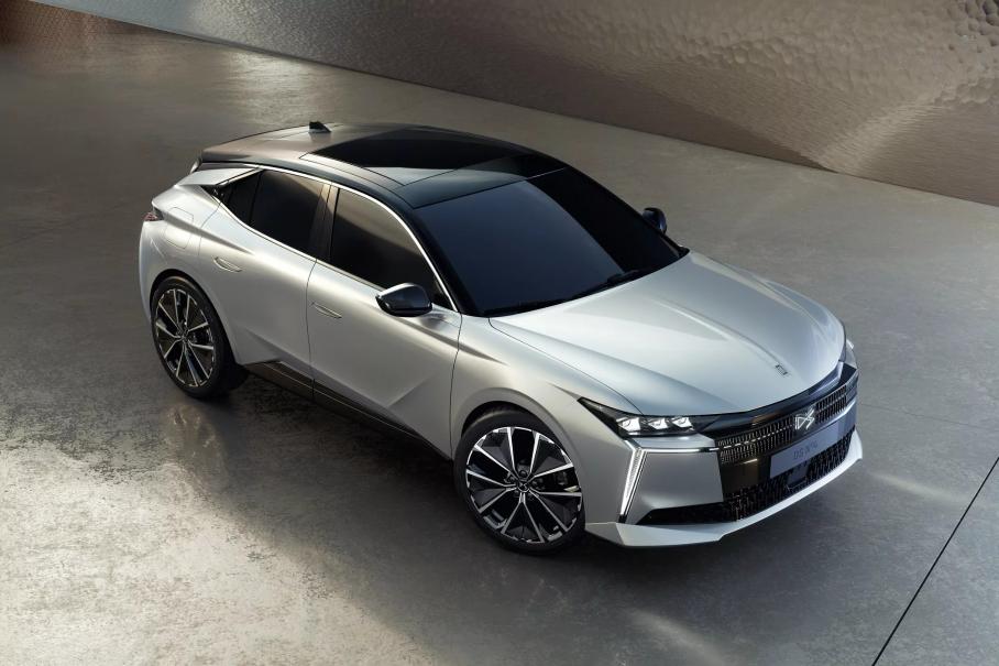 Хэтчбек DS 4 обновился вплоть до названия