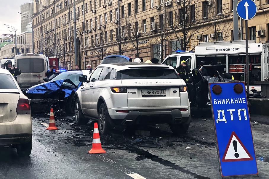 Виновников ДТП в России могут лишать прав до выплаты компенсации