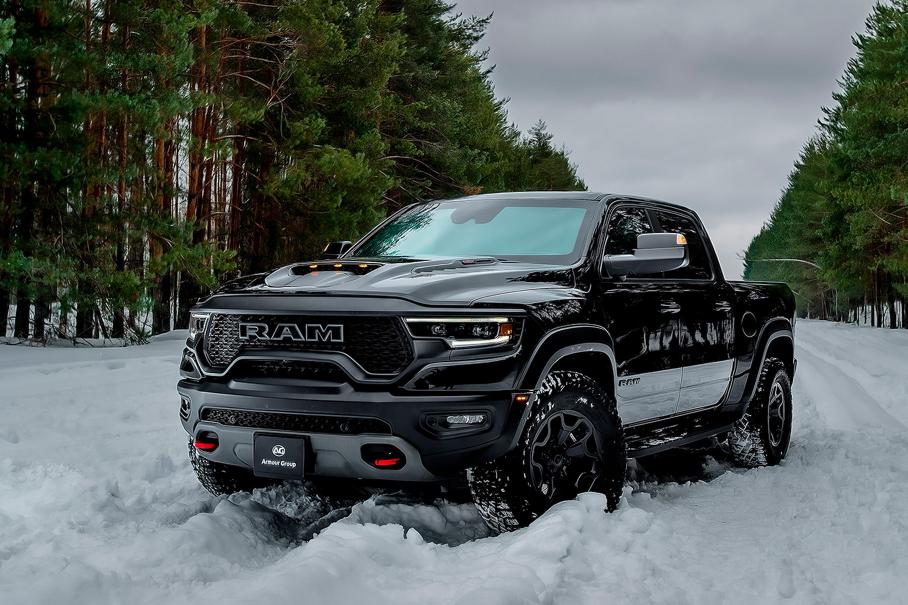 В России превратили 712-сильный RAM TRX в тяжелый бронеавтомобиль