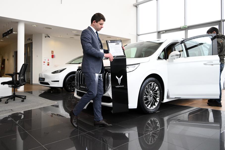 Российские дилеры требуют запретить продажи машин без посредников