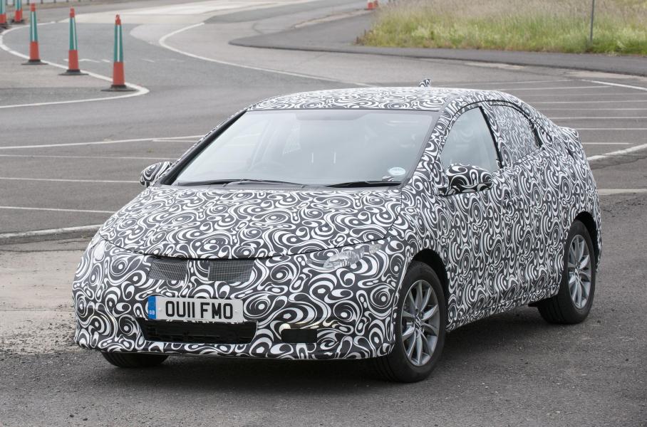 Прототип хэтчбека Honda Civic девятого поколения в камуфляжной плёнке