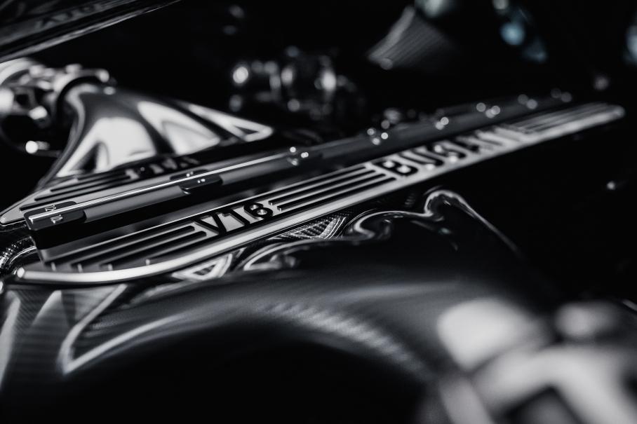 Босс Bugatti раскритиковал «турбогибриды» и рассказал о будущем фирмы