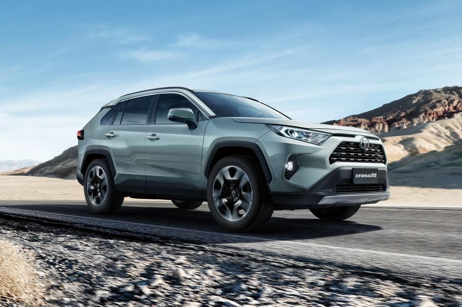 В России резко выросли продажи новых Toyota, BMW и Mercedes