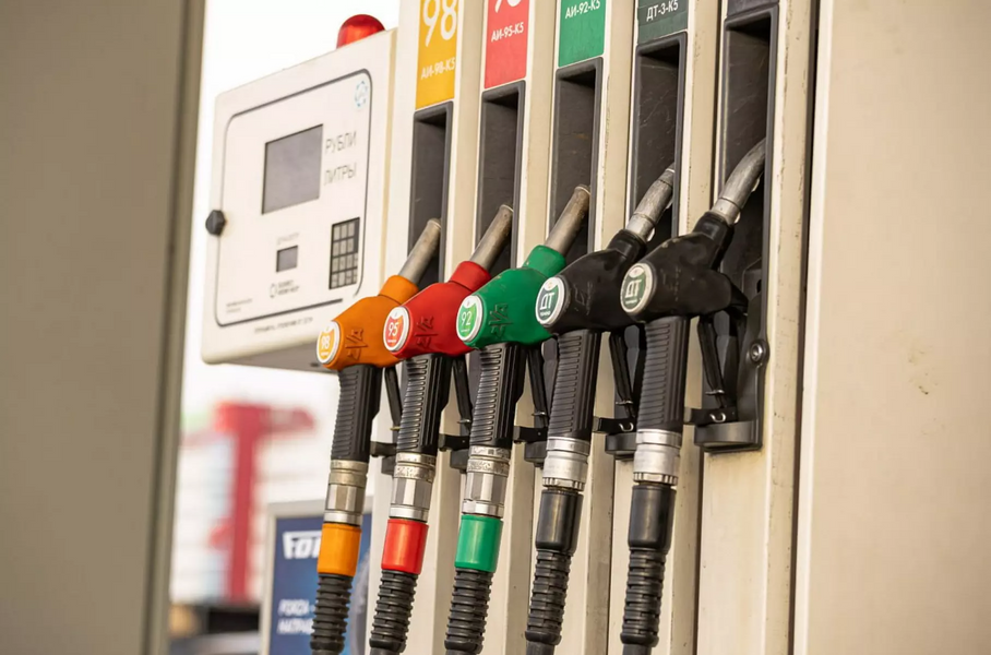 Перечислены российские регионы-лидеры по доступности бензина