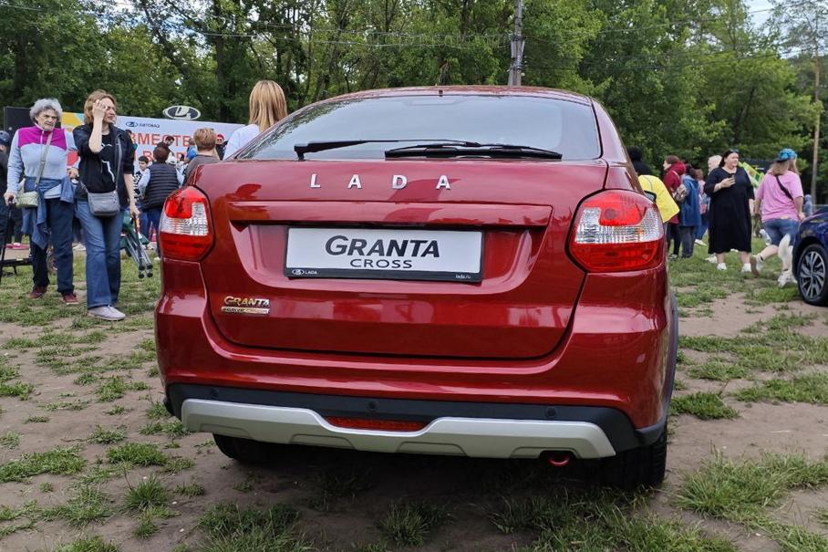 Раскрыта цена топовой Lada Granta в новом кузове кросс-лифтбек