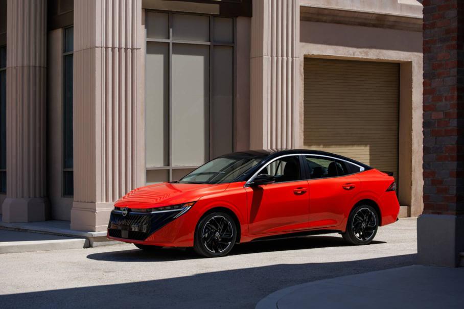 Обновлённый Nissan Sentra сохранил двигатель, но резко сменил имидж