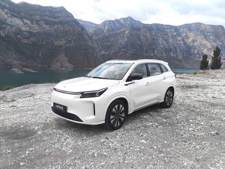 Стало известно, что изменилось в обновлённом кроссовере Evolute i-Space