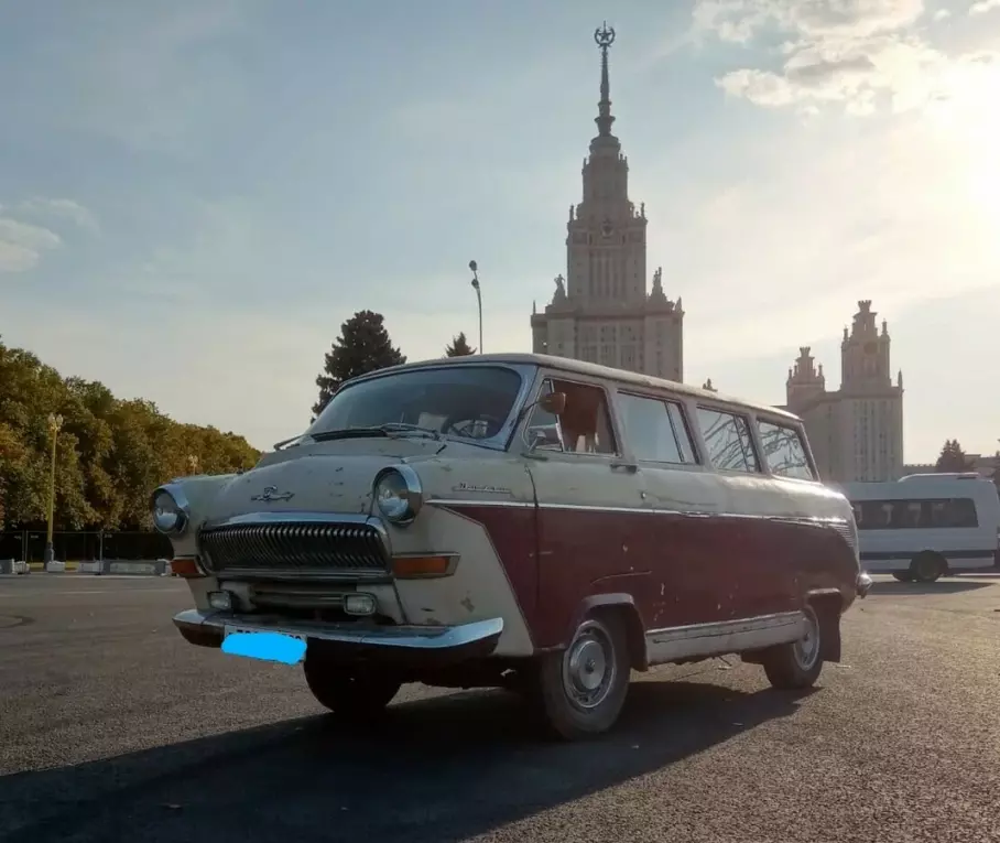 В России выставили на продажу уникальный микроавтобус РАФ