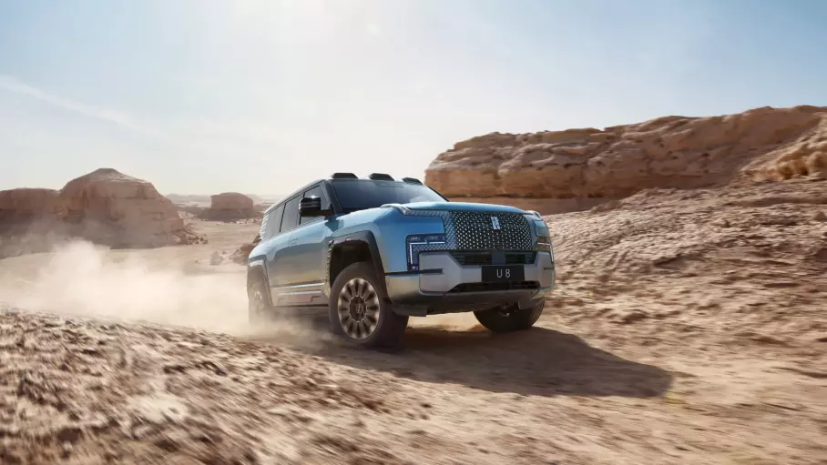 Из дорогих авто китайцы по-прежнему выбирают «европейцев»