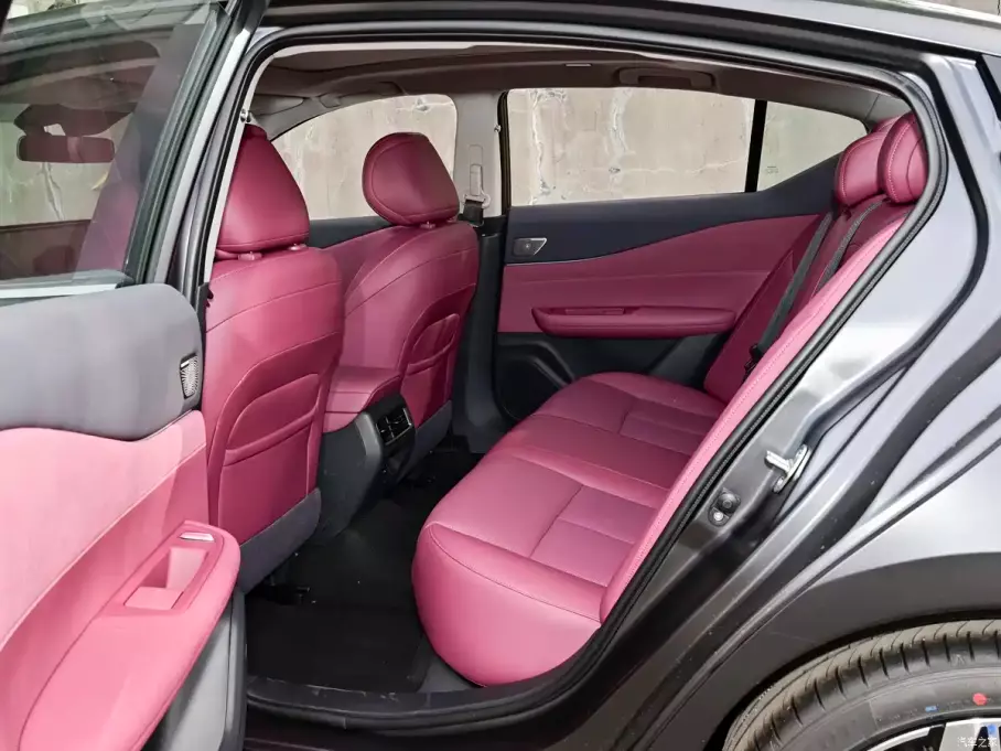 У недорогого «Ниссана» появилась версия «под Роллс-Ройс»