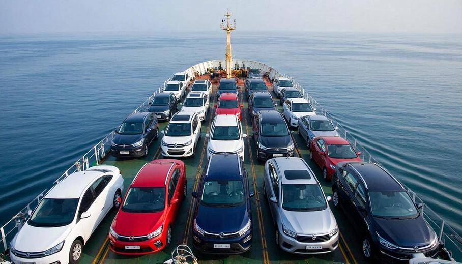 Корабль с китайскими автомобилями