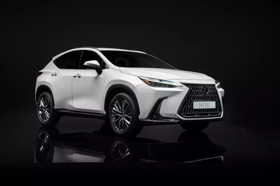 Продажи Lexus в России выросли вдвое за 3 месяца