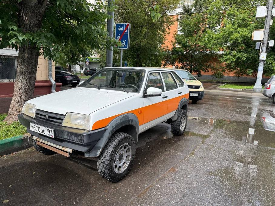 Lada Tarzan