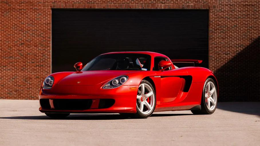 Porsche Carrera GT в цвете Ferrari