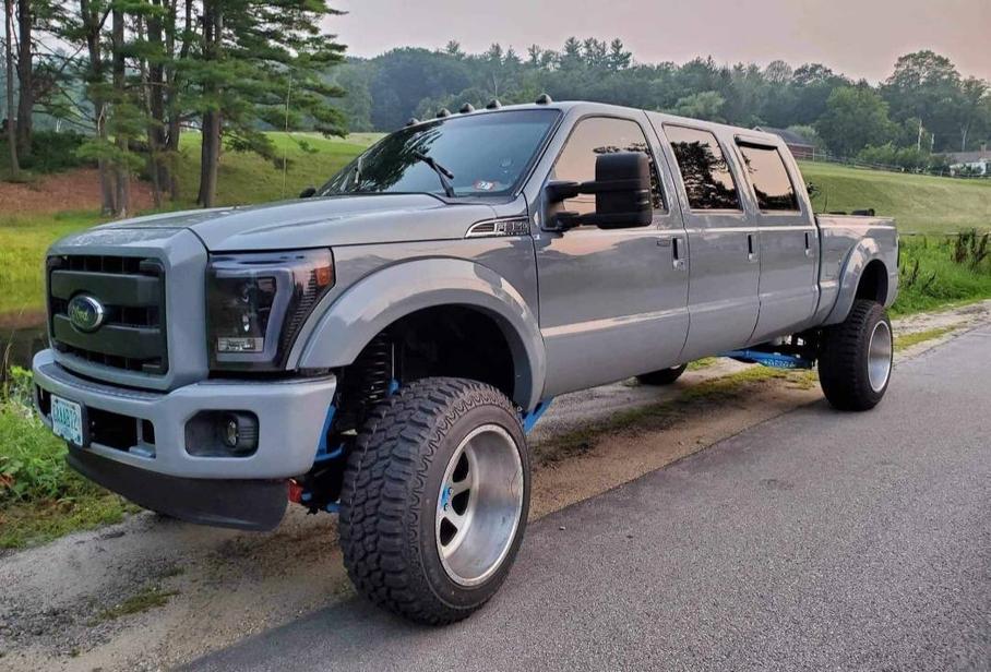 Шестидверный Ford F-350