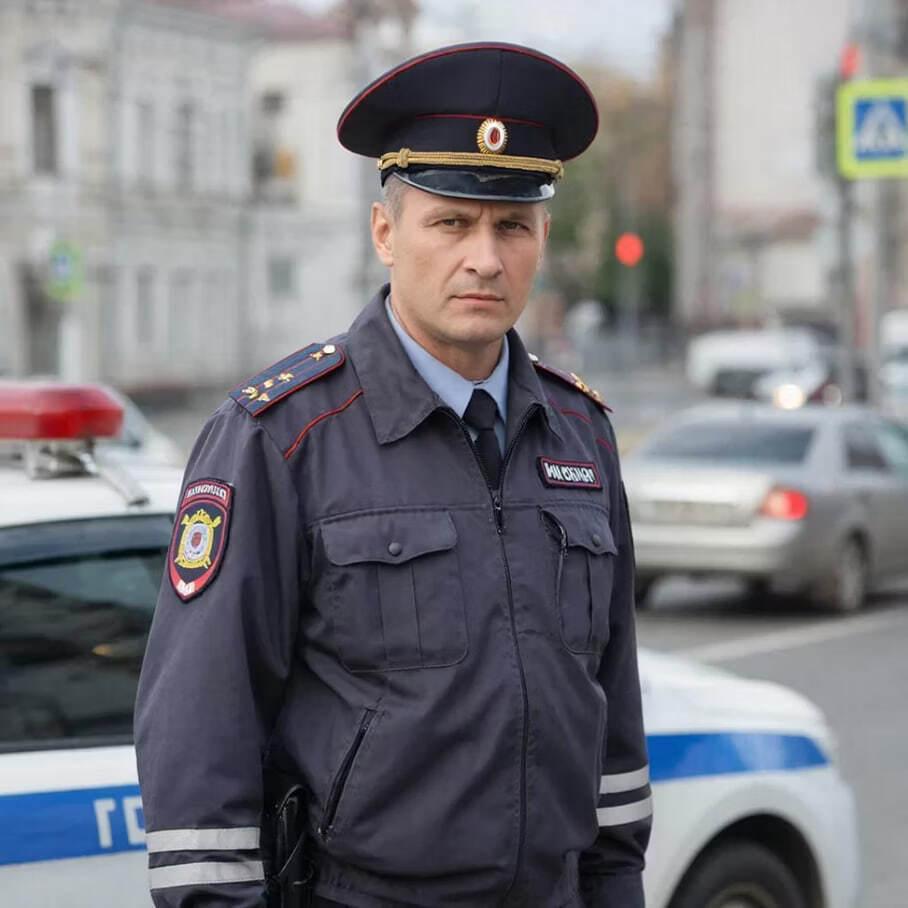 Сотрудник ГИБДД