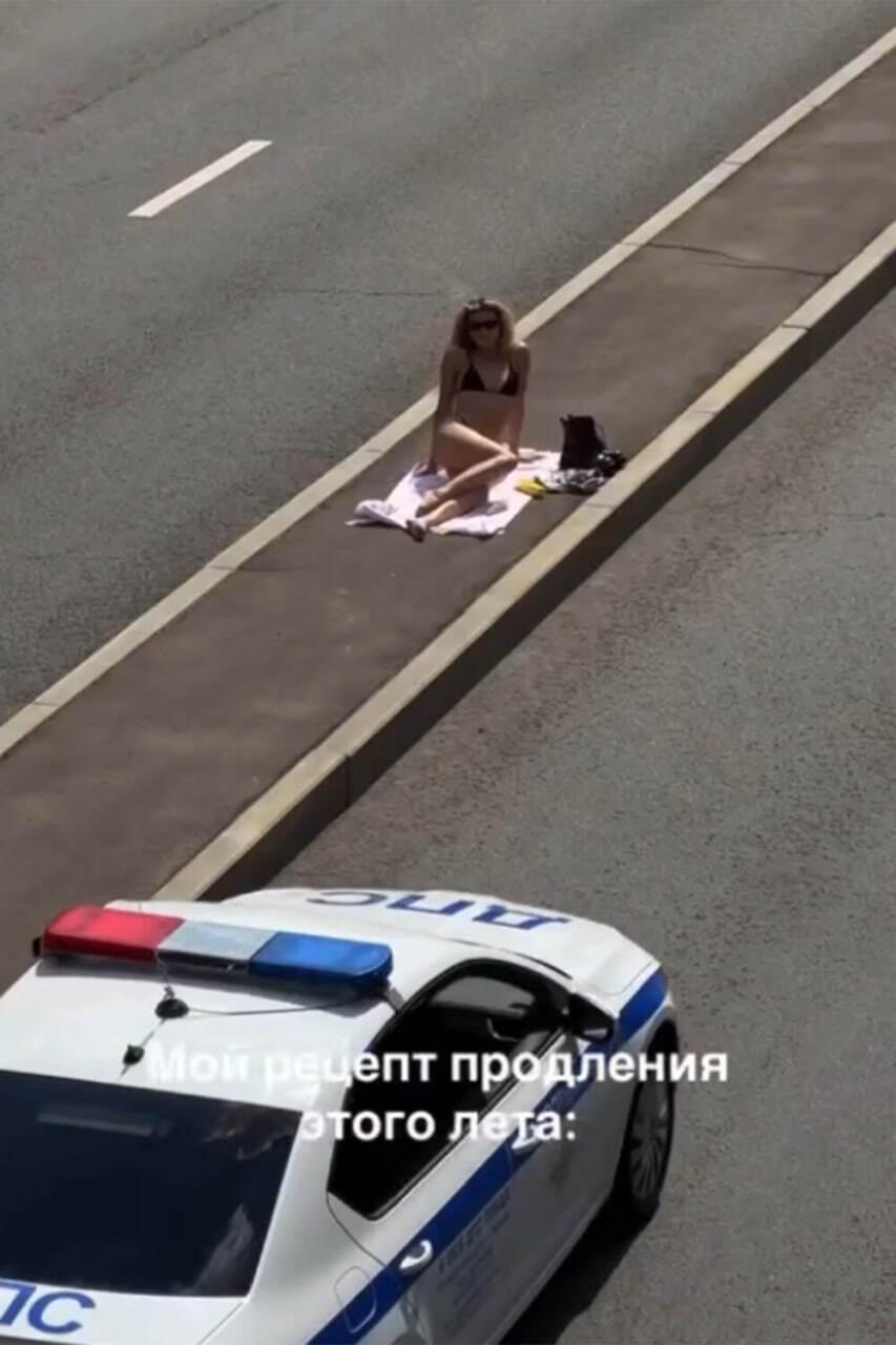 «Заметьте меня»: психолог раскрыла мотивы женщин, раздевающихся на дорогах