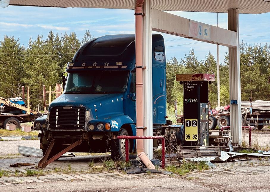 Капотный тягач Freightliner Century Class