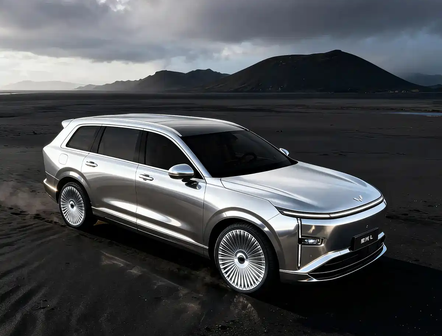 Автомобиль с хромированным кузовом