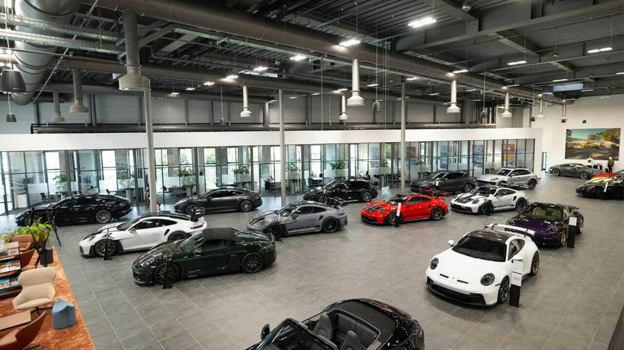 Автосалон Porsche