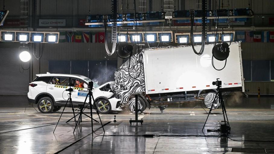 Chery показала, что будет, если Tiggo 7 столкнётся в лобовую с грузовиком